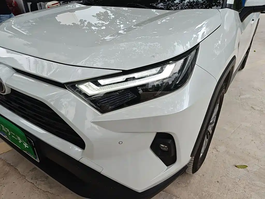 Toyota RAV4 — фото 24