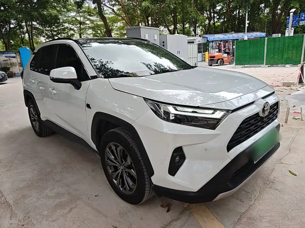 Toyota RAV4 — фото 4