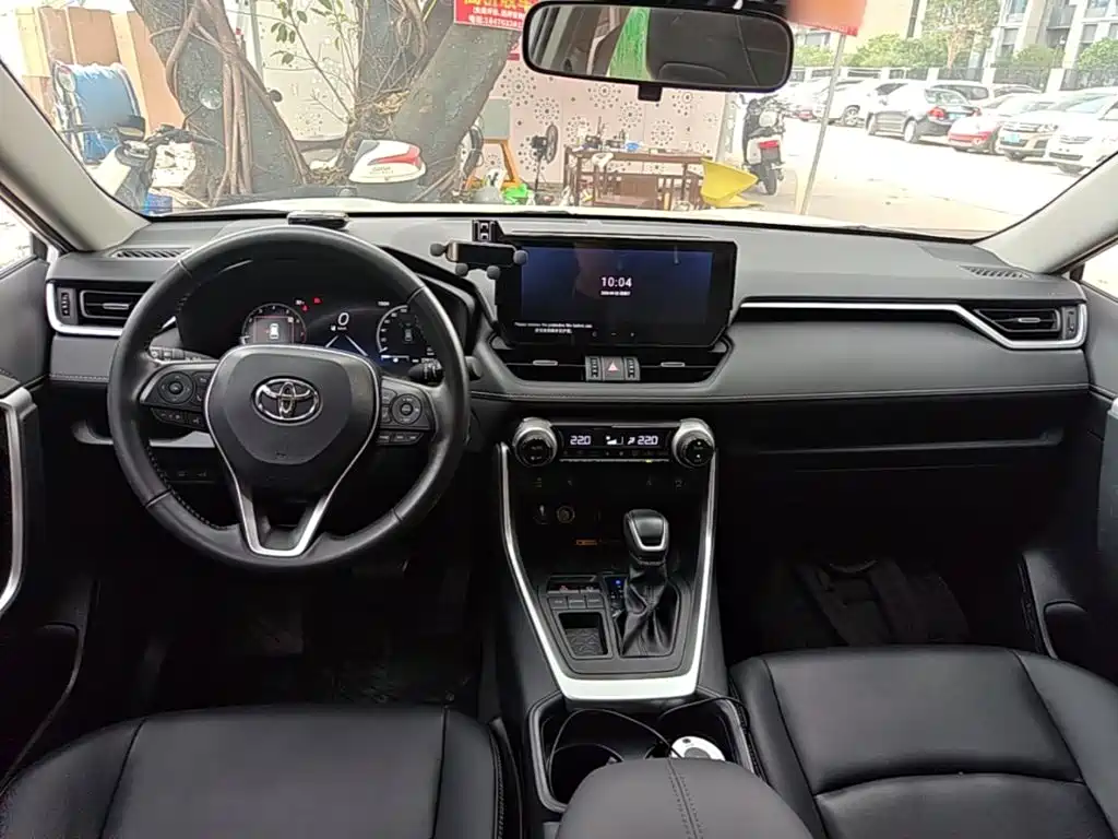 Toyota RAV4 — фото 10