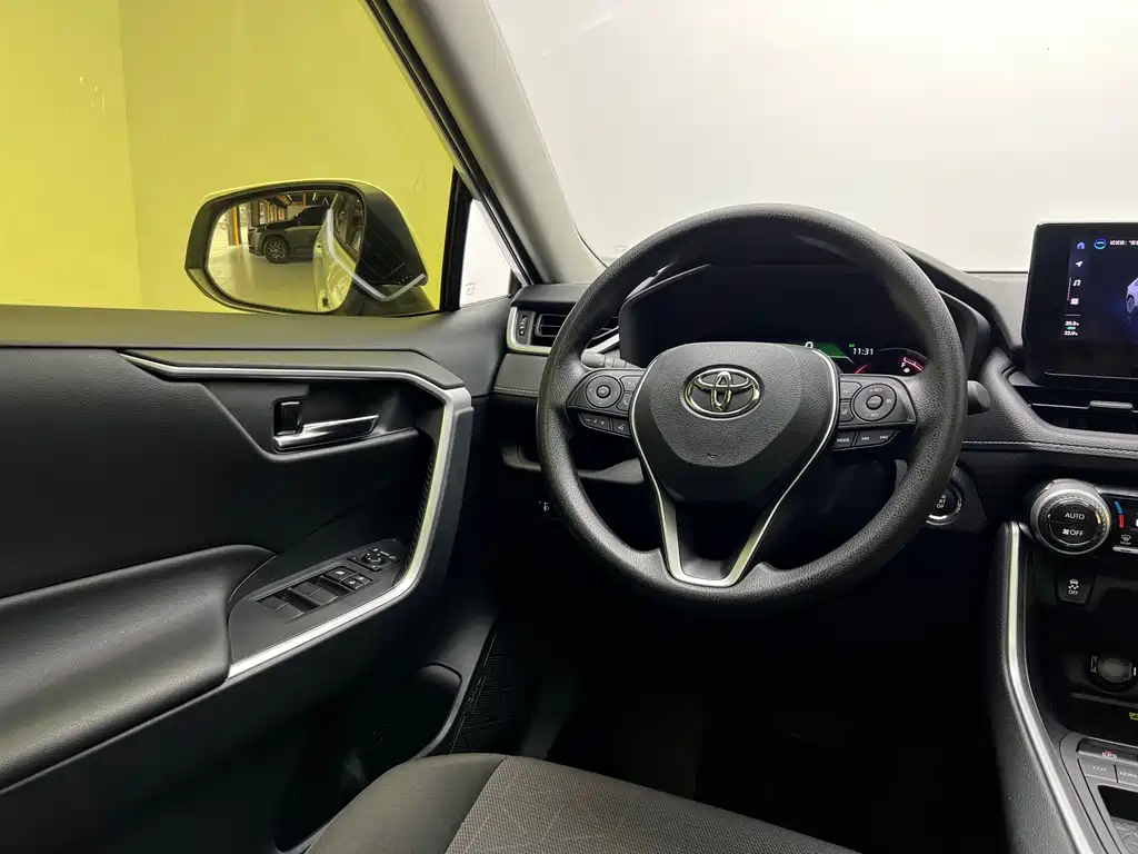 Toyota RAV4 — фото 14