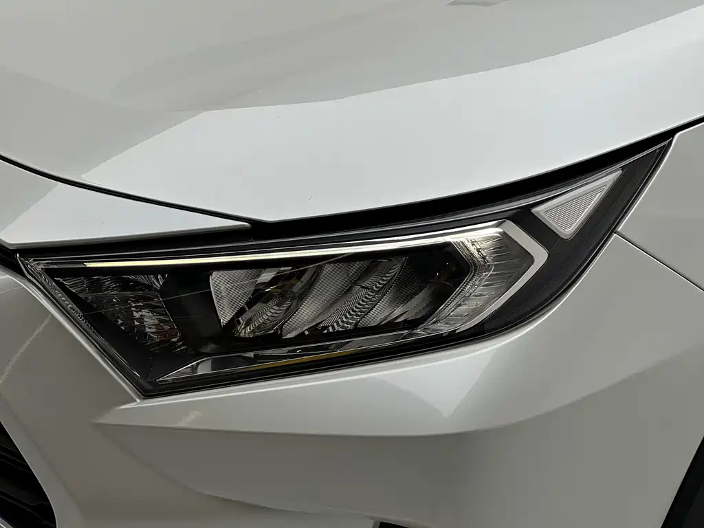 Toyota RAV4 — фото 17