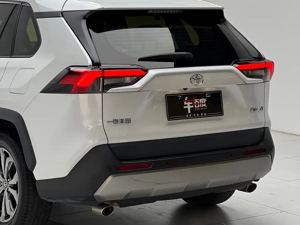 Toyota RAV4 — фото 21