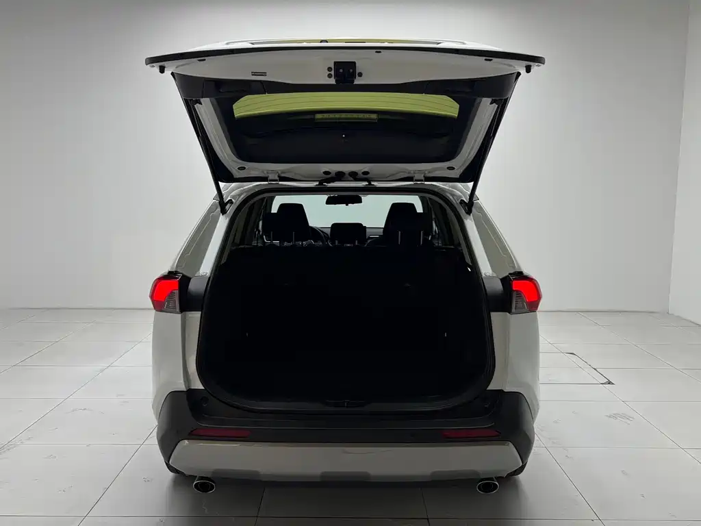 Toyota RAV4 — фото 23