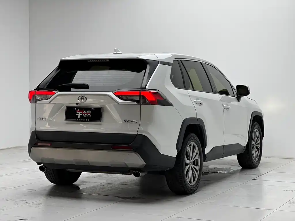 Toyota RAV4 — фото 4