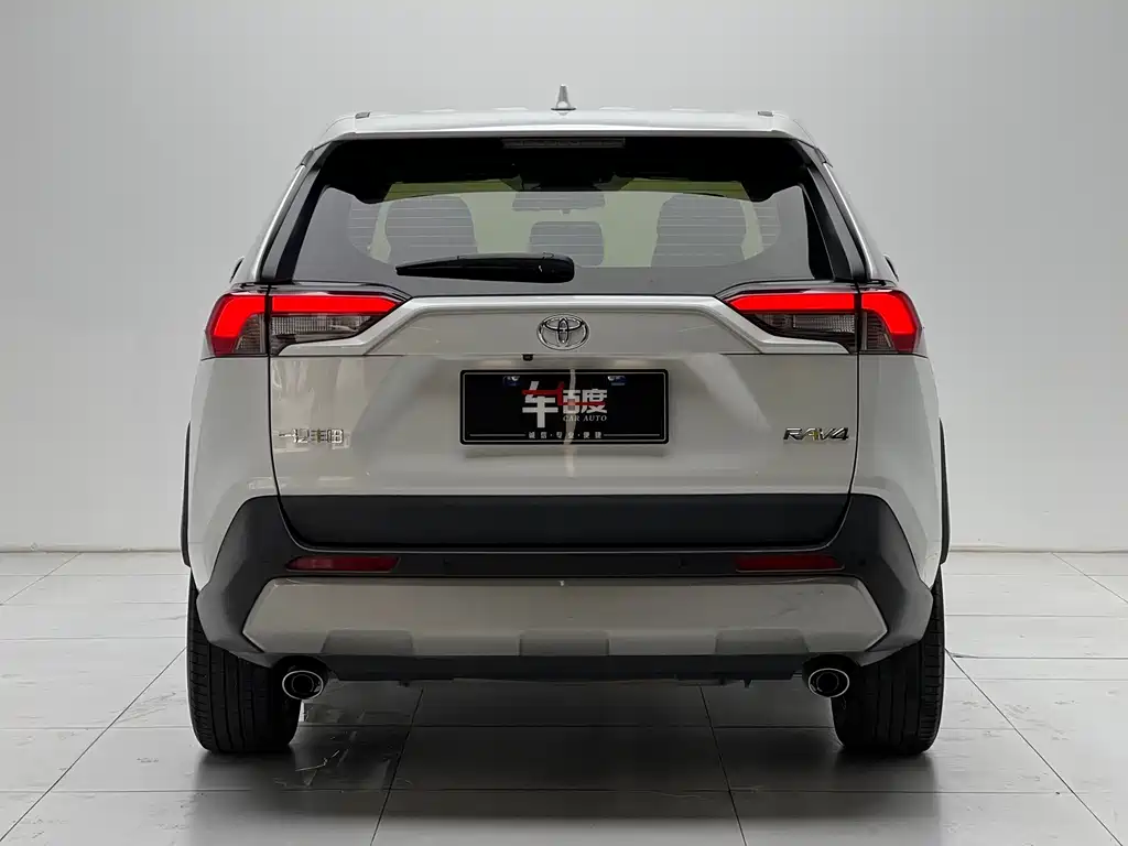 Toyota RAV4 — фото 5