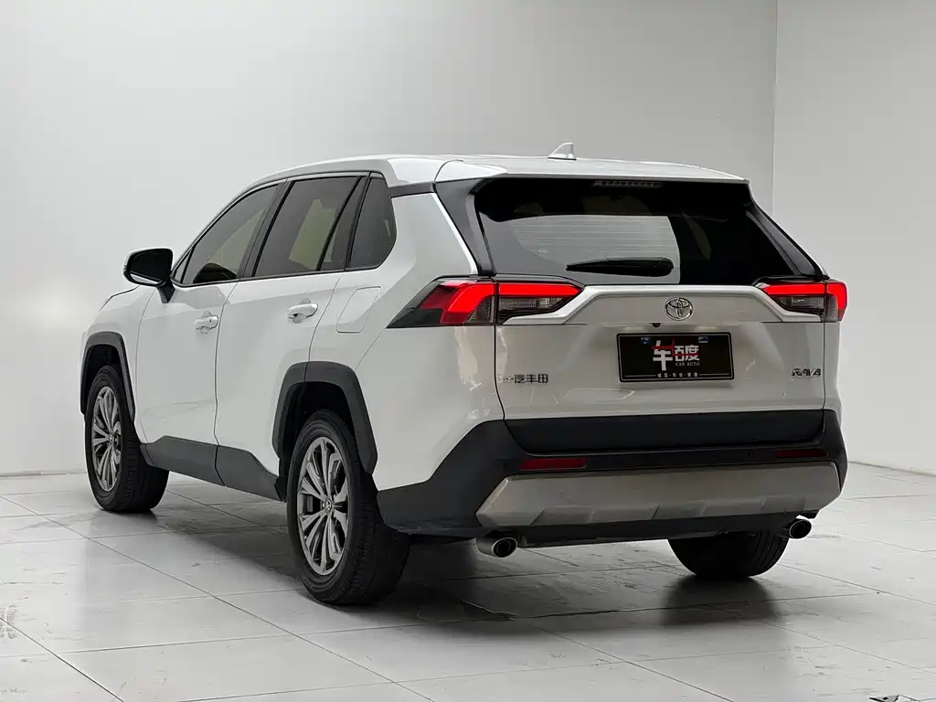 Toyota RAV4 — фото 6