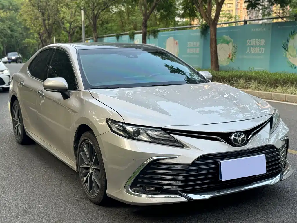 Toyota Camry — фото 3