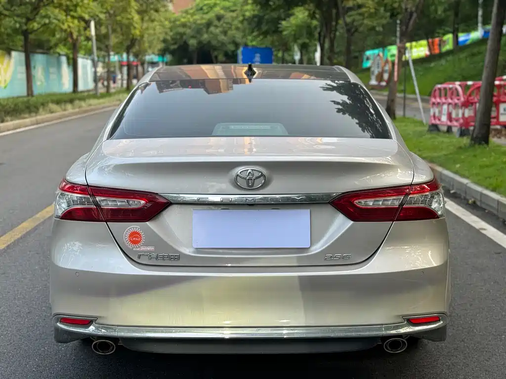 Toyota Camry — фото 6