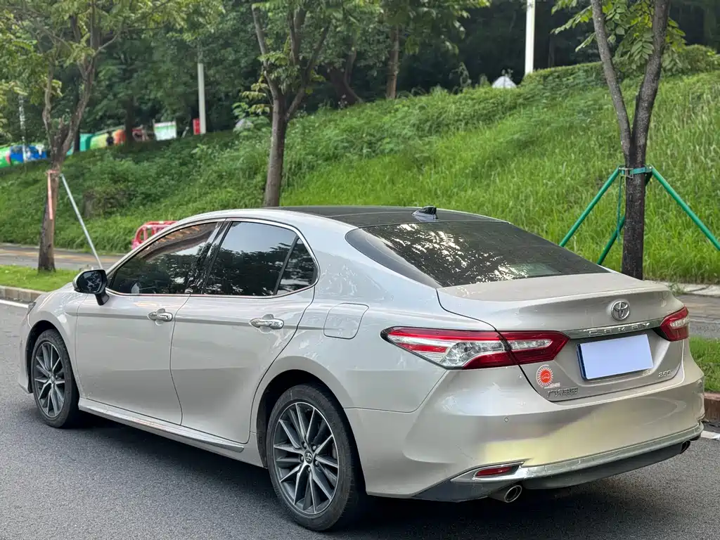 Toyota Camry — фото 7