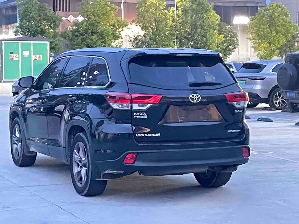 Toyota Highlander — фото 7