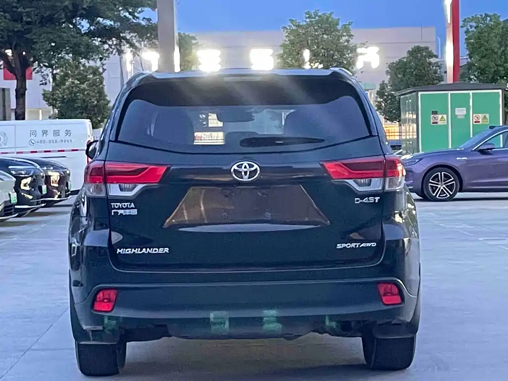 Toyota Highlander — фото 8