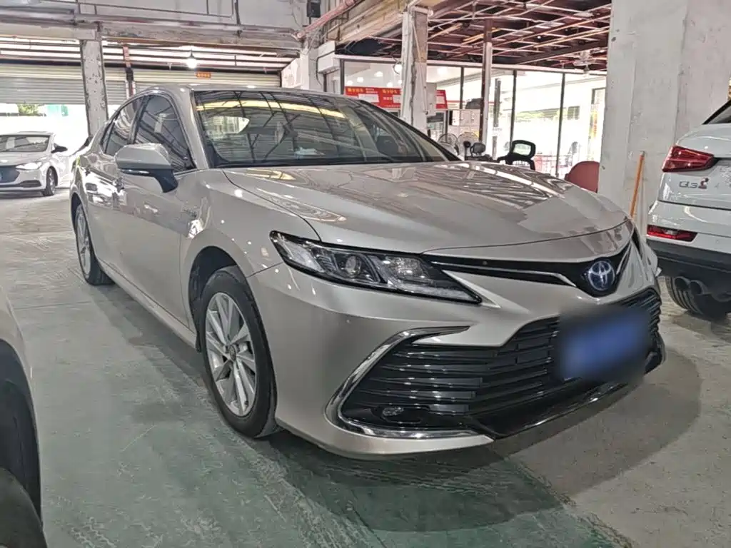 Toyota Camry — фото 4