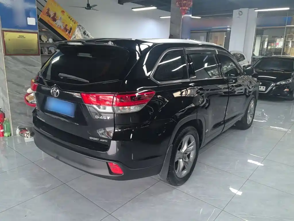 Toyota Highlander — фото 7