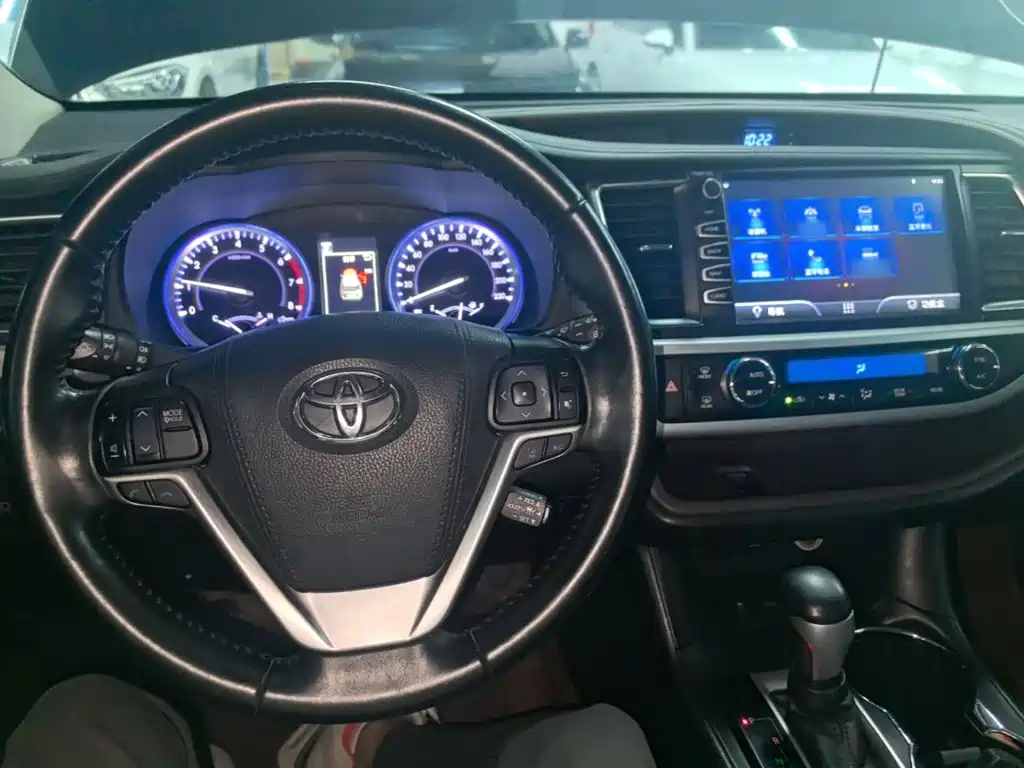 Toyota Highlander — фото 10