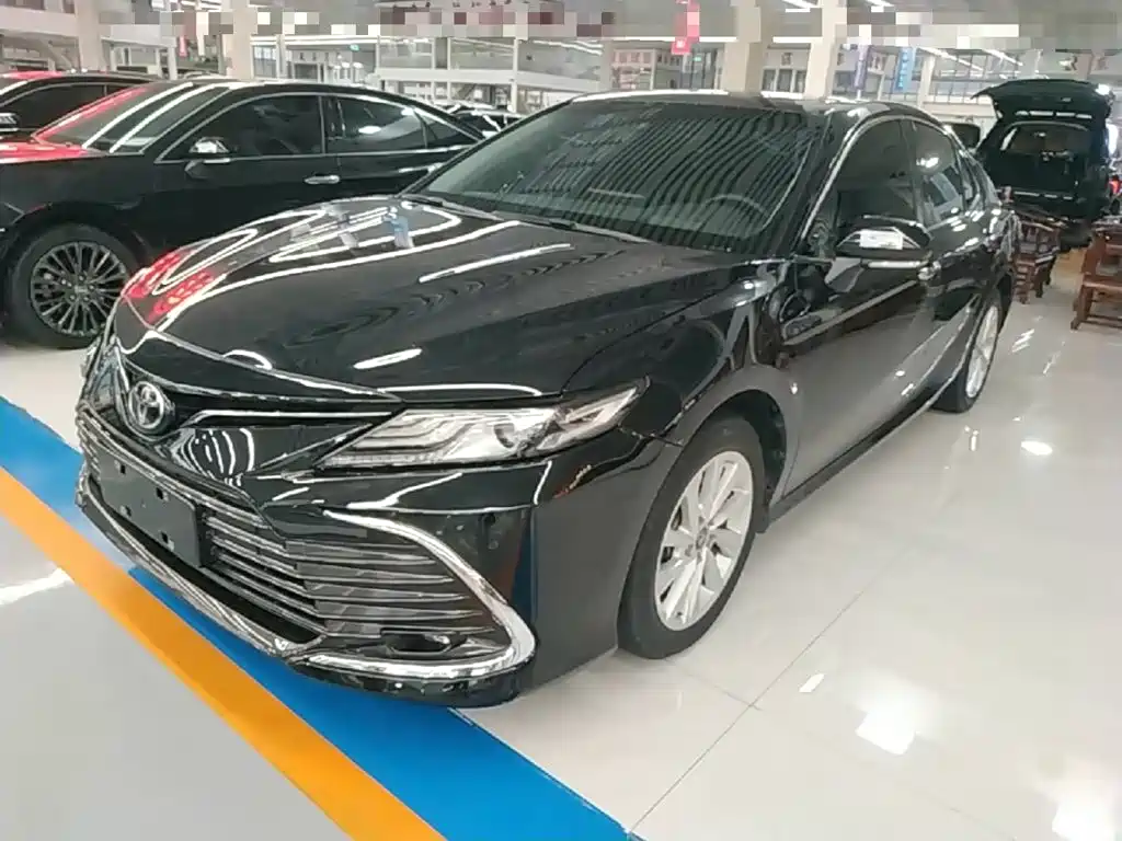 Toyota Camry — фото 2