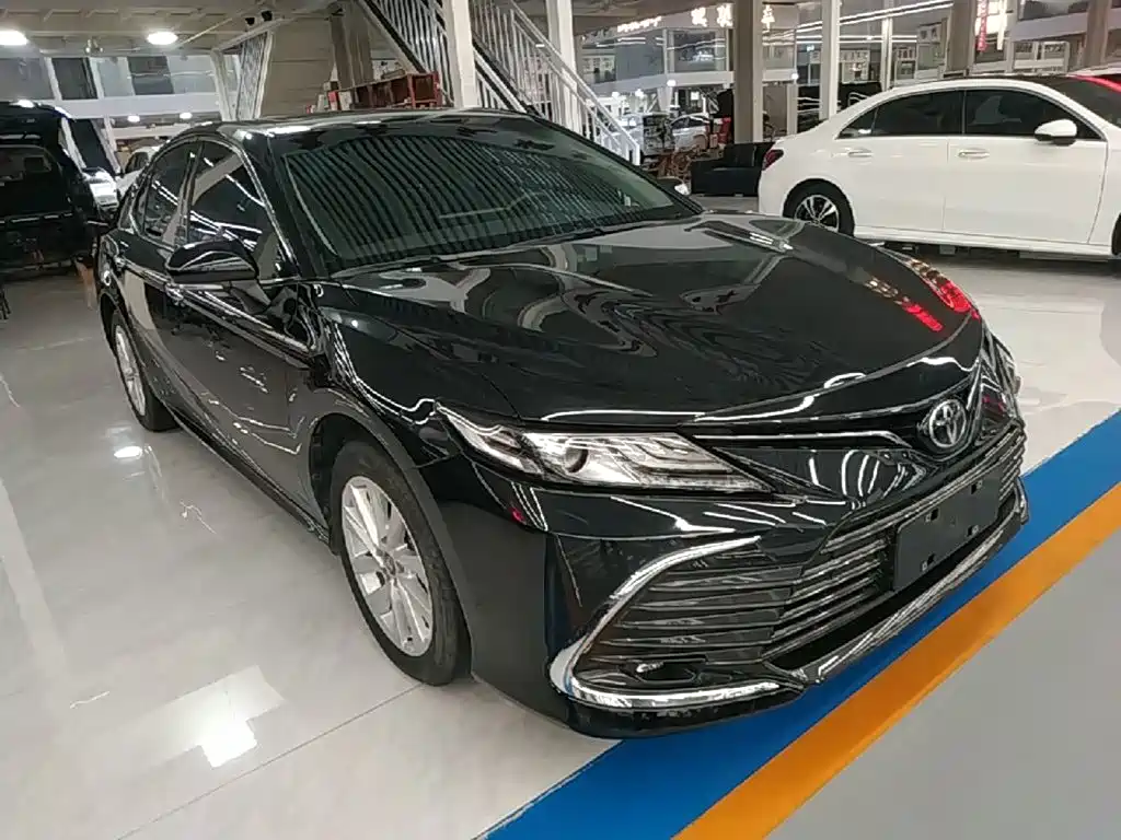 Toyota Camry — фото 4