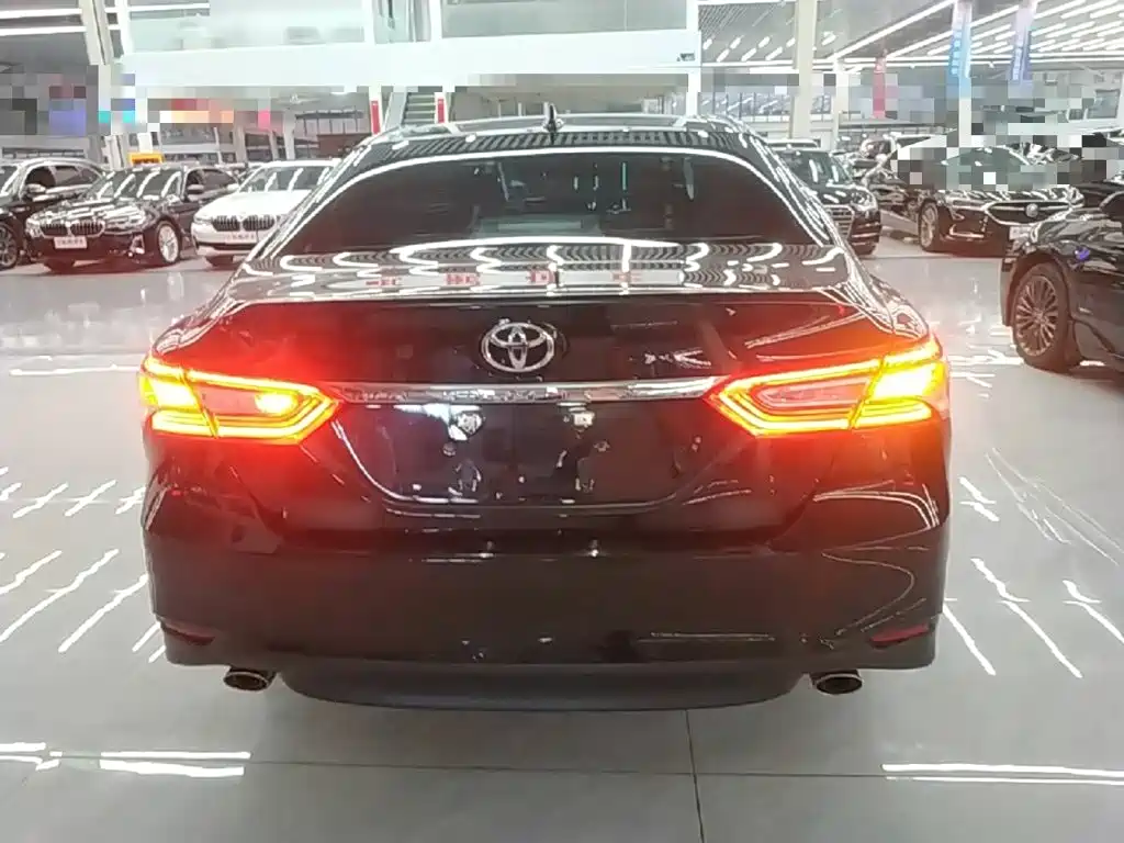 Toyota Camry — фото 6