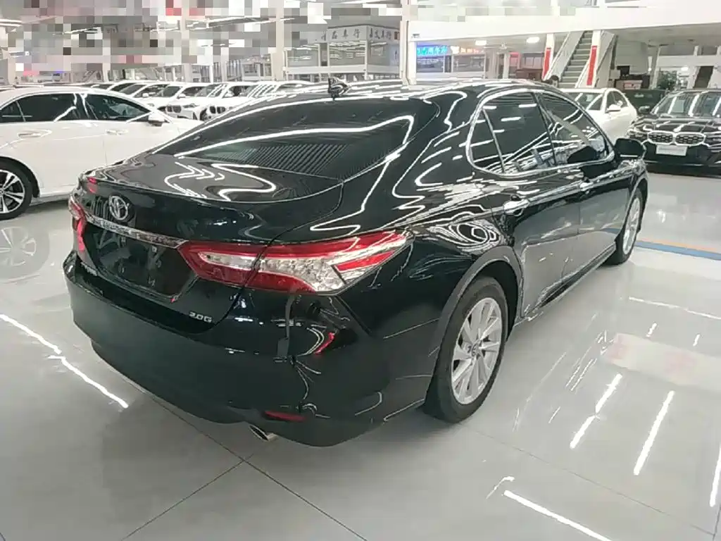 Toyota Camry — фото 7