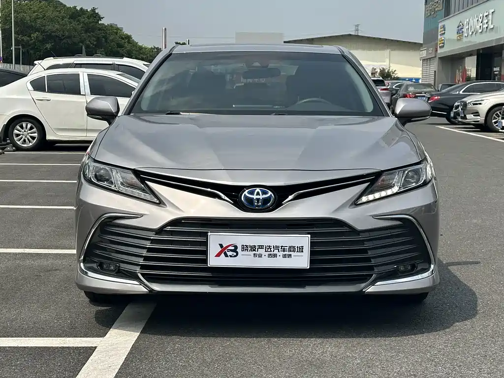 Toyota Camry — фото 2