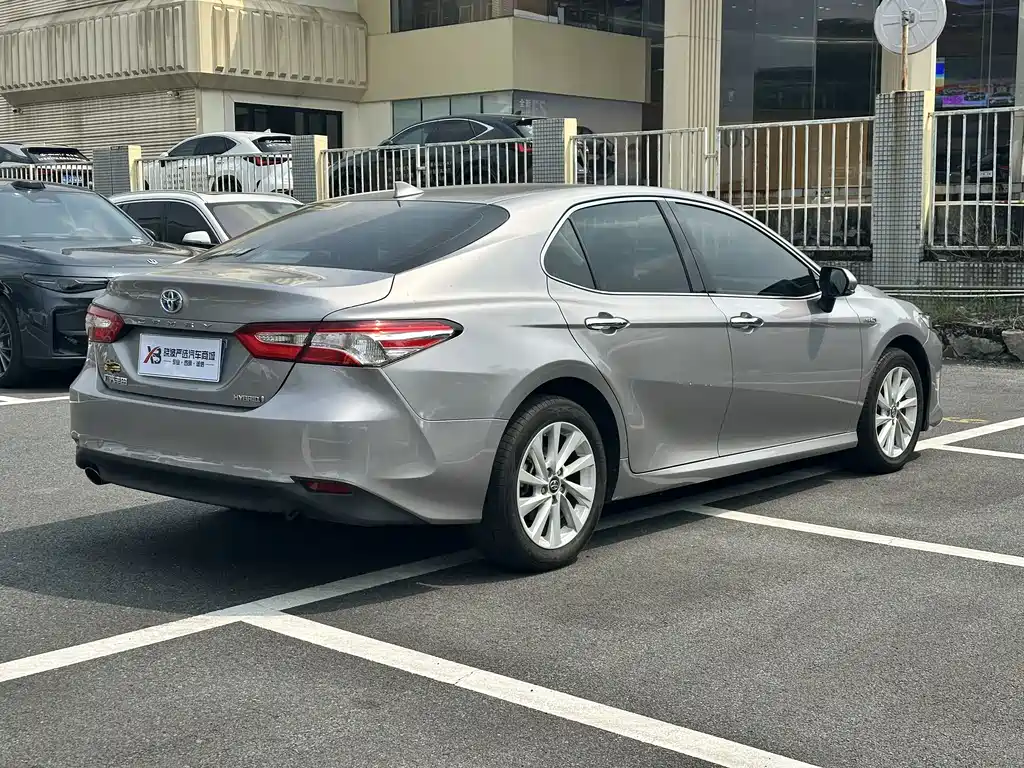 Toyota Camry — фото 13
