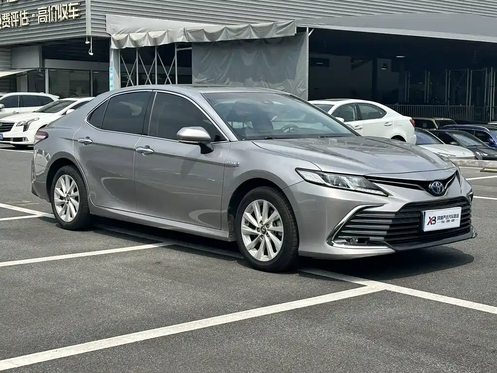 Toyota Camry — фото 3