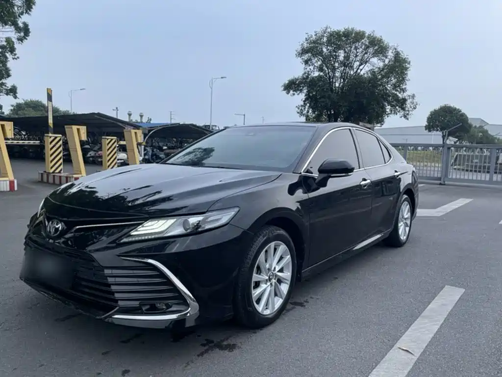 Toyota Camry — фото 23