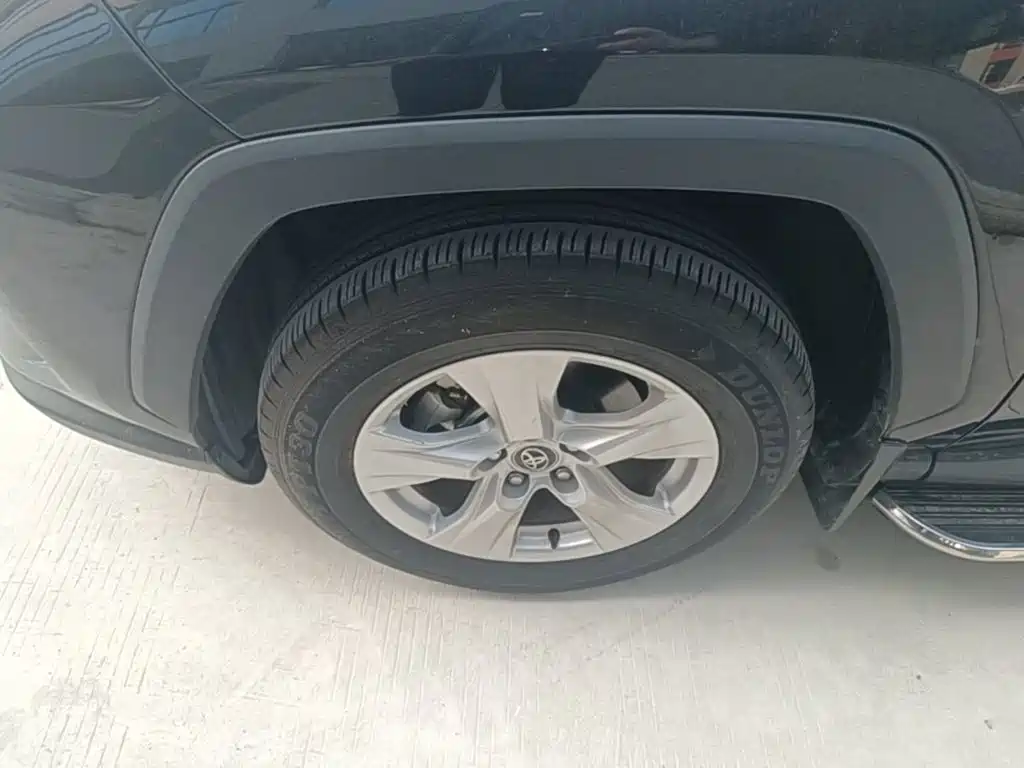 Toyota RAV4 — фото 23