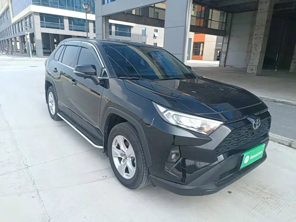 Toyota RAV4 — фото 4