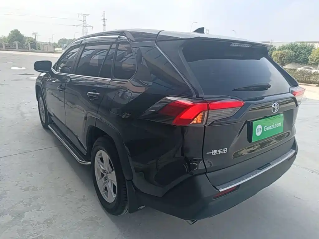 Toyota RAV4 — фото 5