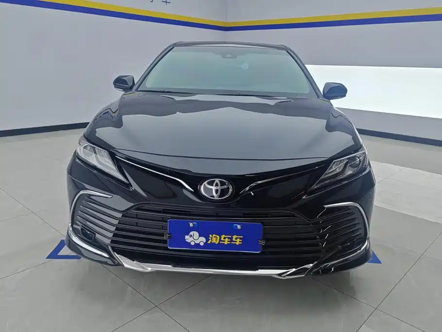 Toyota Camry — фото 2