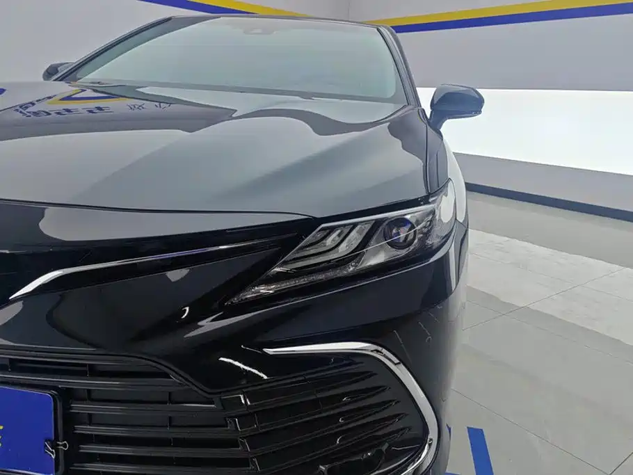 Toyota Camry — фото 5