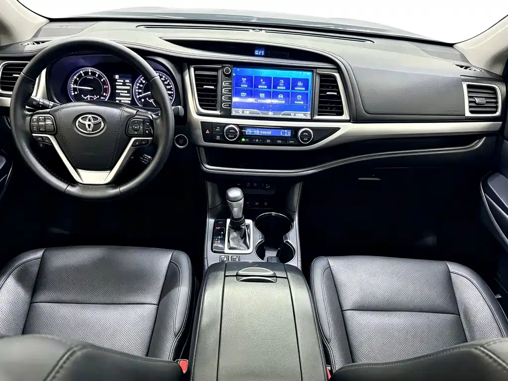 Toyota Highlander — фото 6