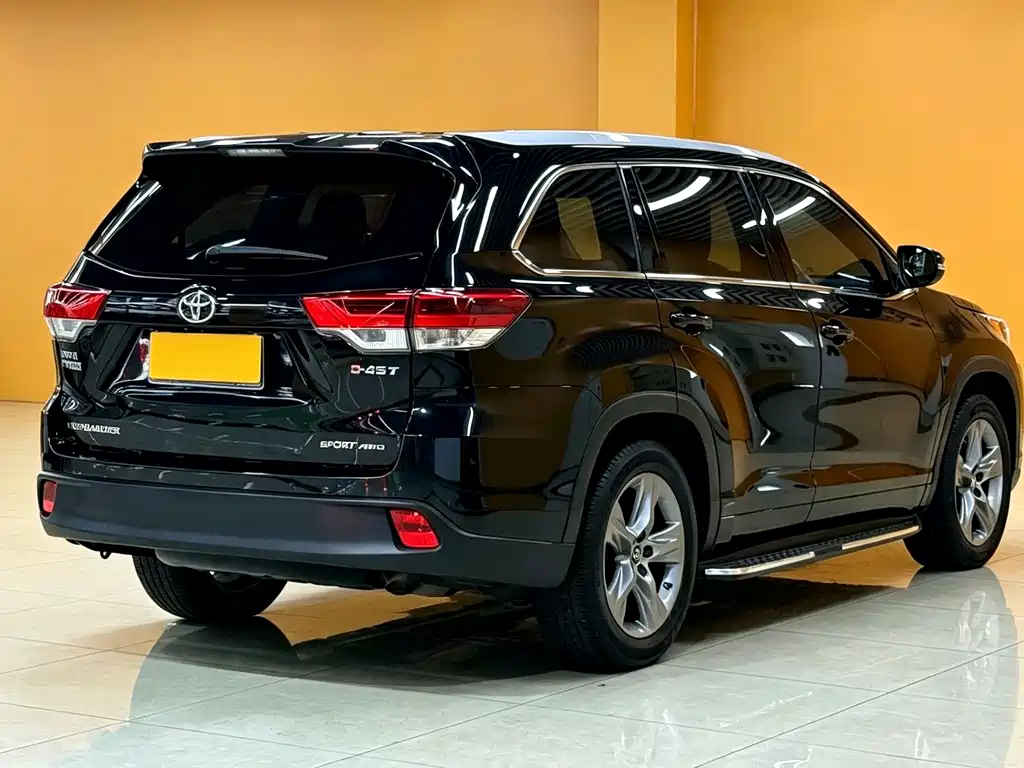 Toyota Highlander — фото 10