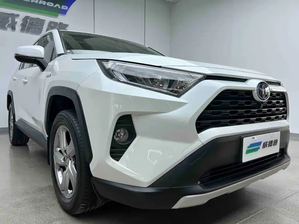 Toyota RAV4 — фото 5