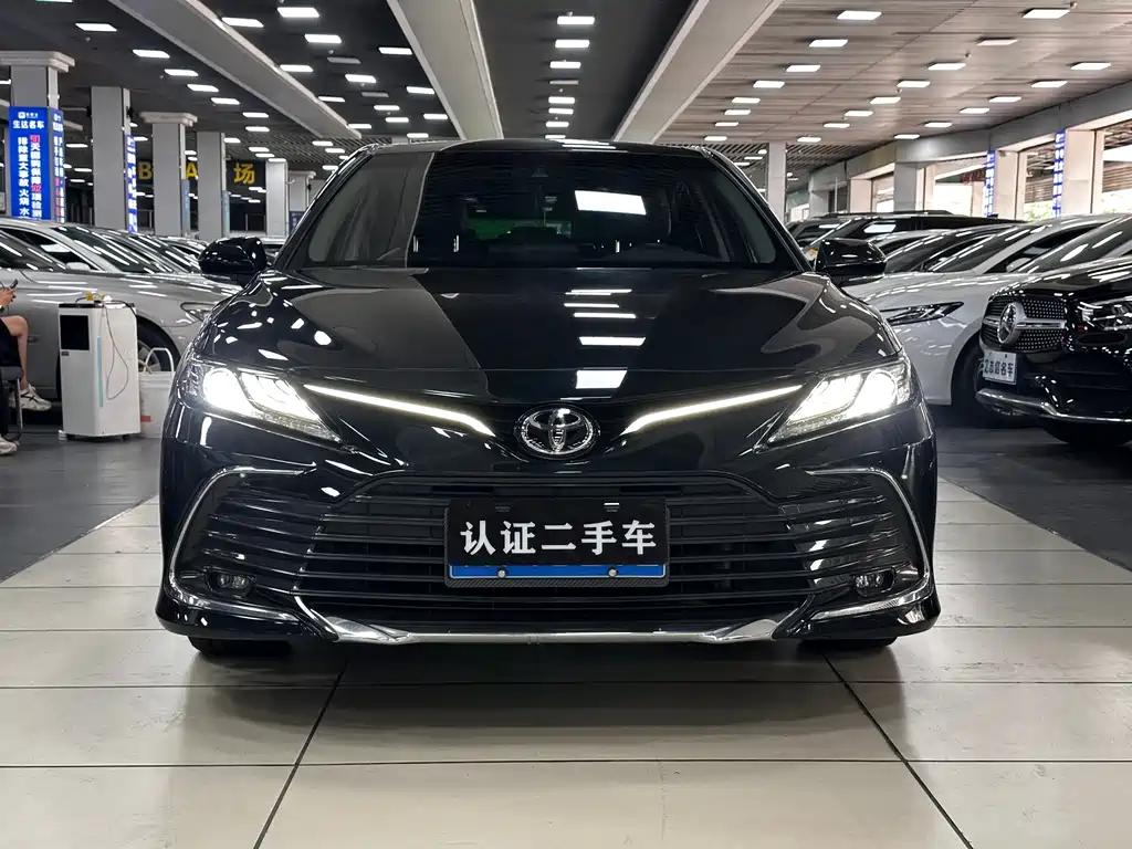 Toyota Camry — фото 2