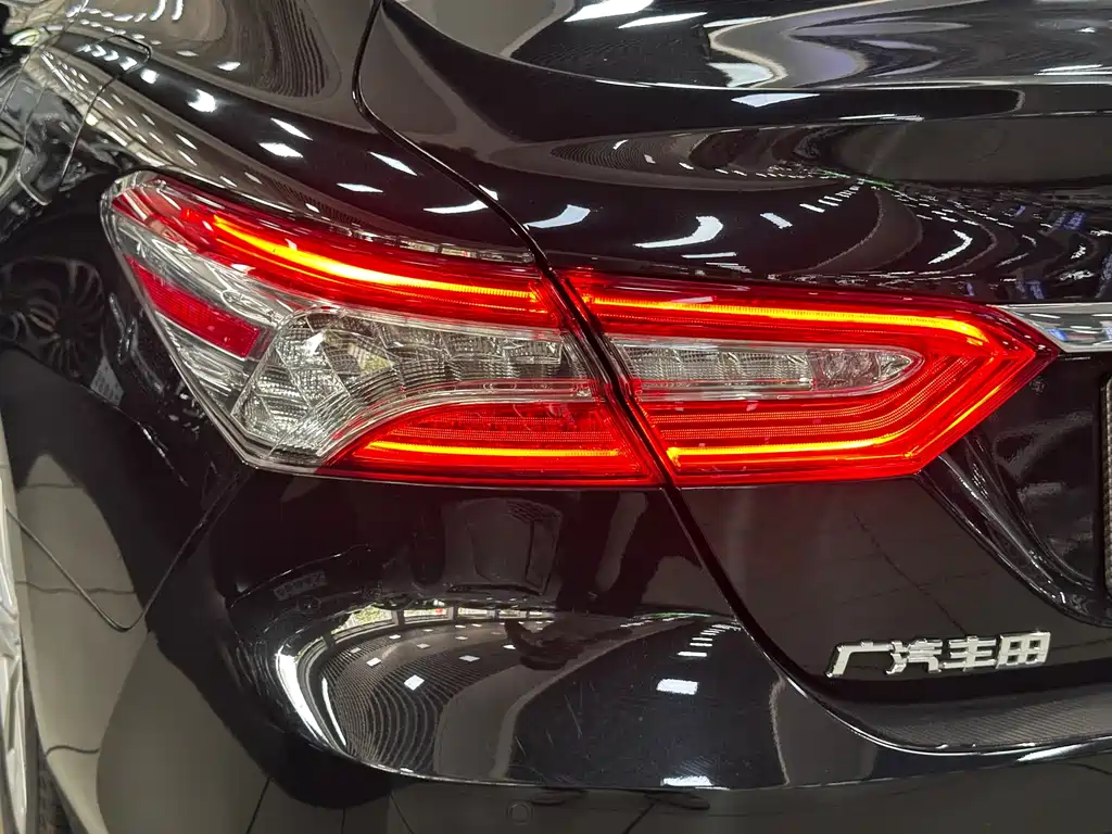 Toyota Camry — фото 21