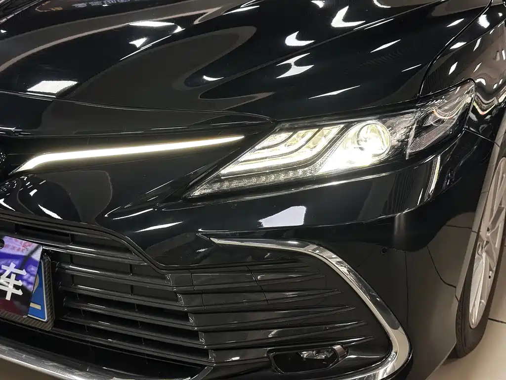 Toyota Camry — фото 4