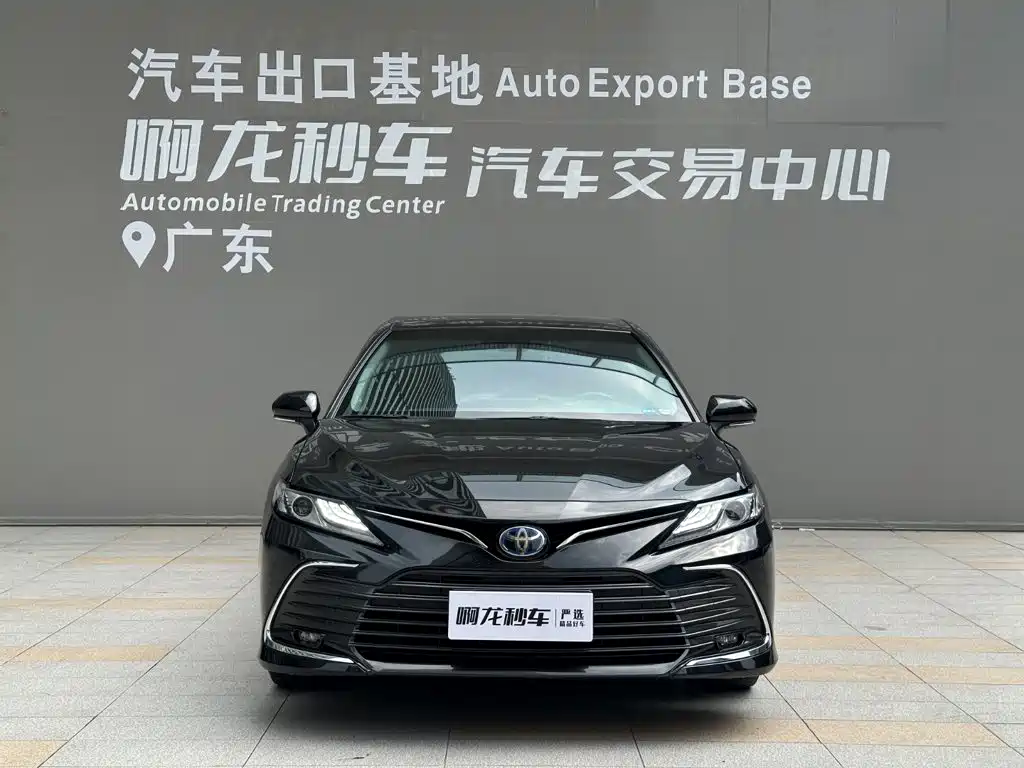 Toyota Camry — фото 2