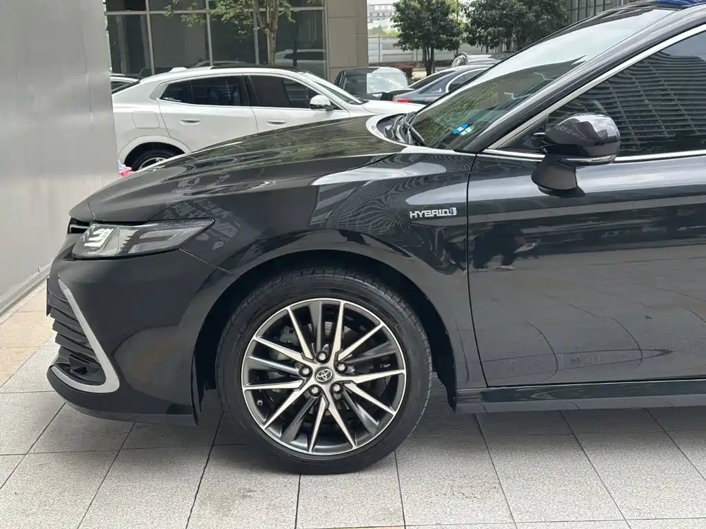 Toyota Camry — фото 5