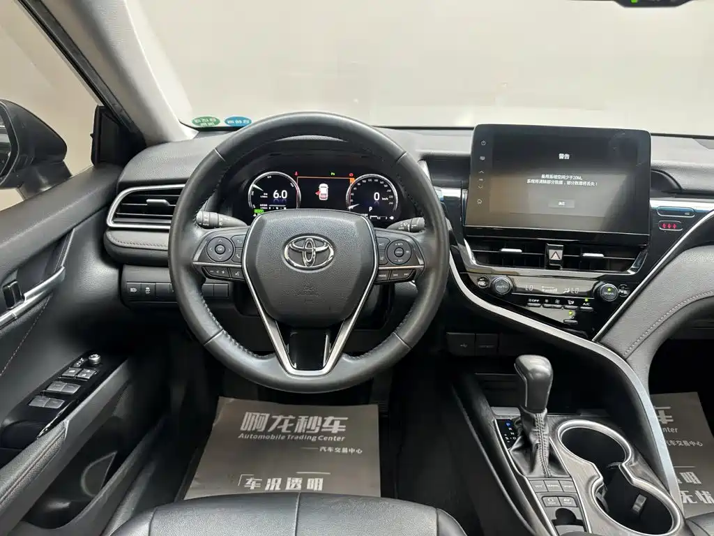 Toyota Camry — фото 9