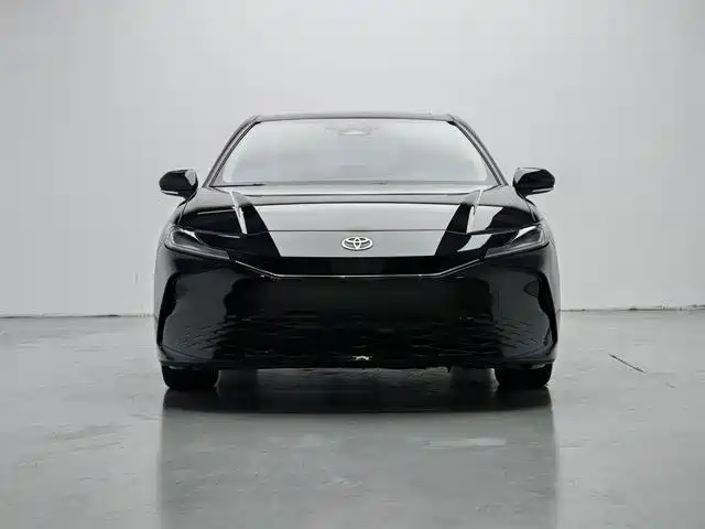 Toyota Camry — фото 2