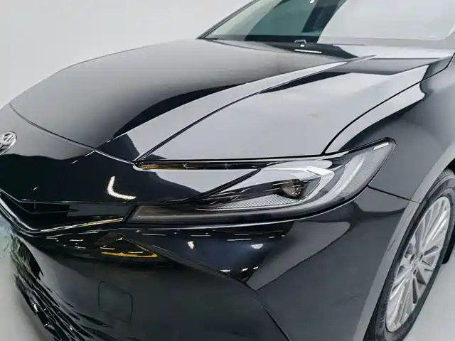 Toyota Camry — фото 13