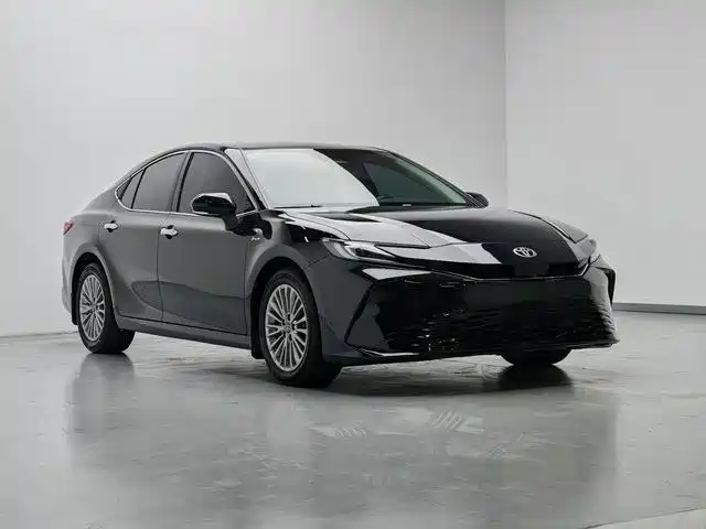Toyota Camry — фото 3