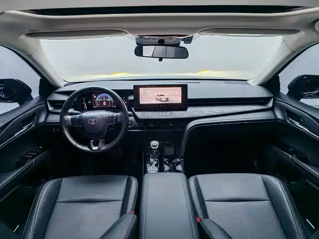 Toyota Camry — фото 5