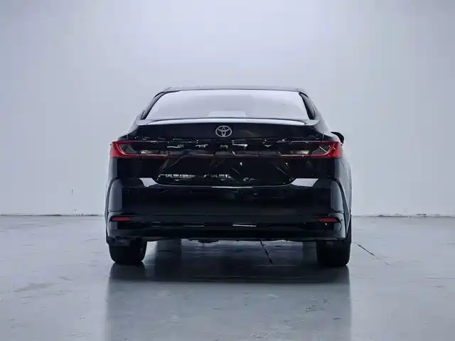 Toyota Camry — фото 9