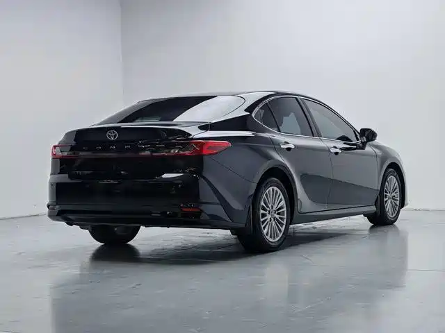 Toyota Camry — фото 10