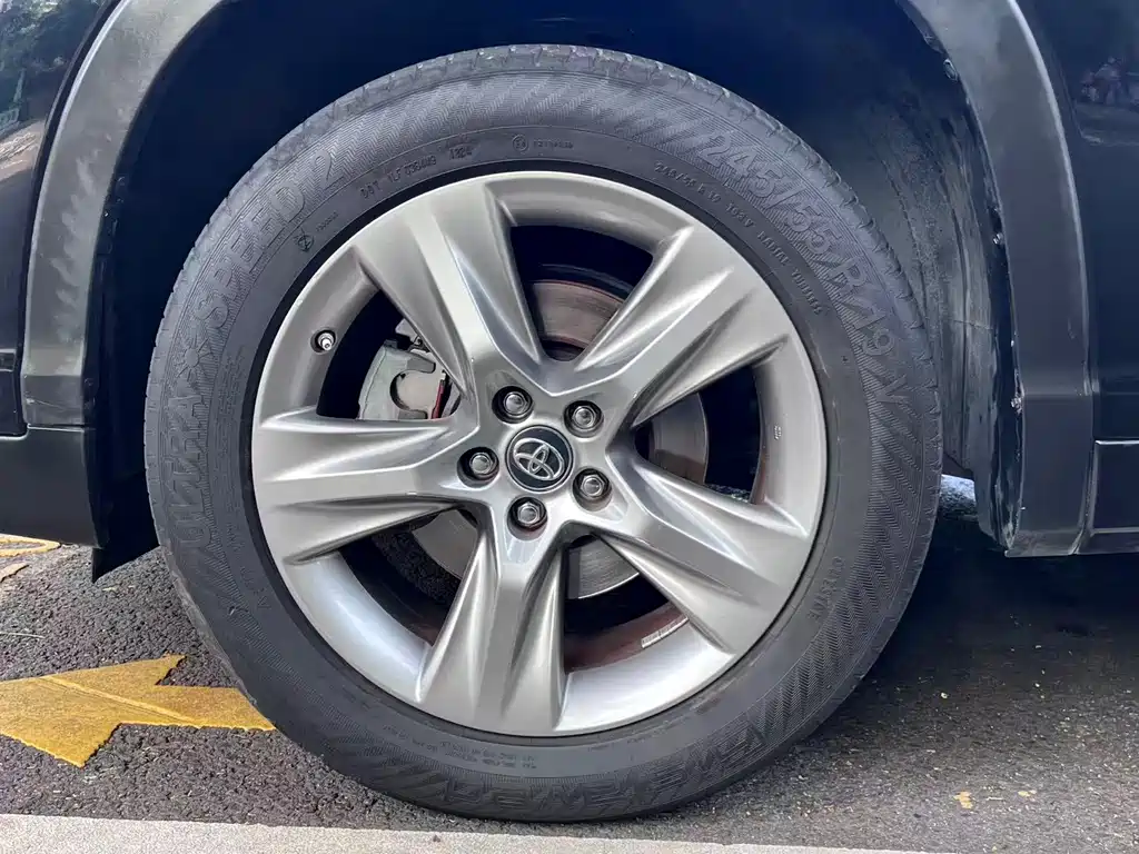 Toyota Highlander — фото 16