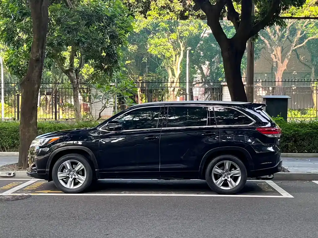 Toyota Highlander — фото 17