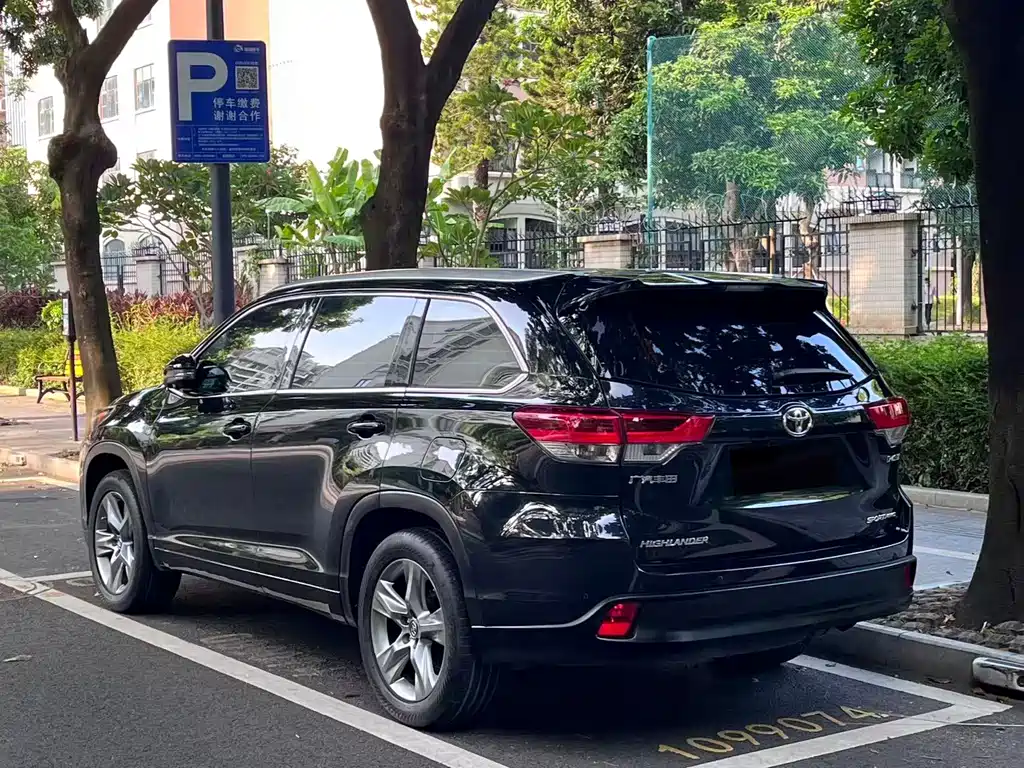 Toyota Highlander — фото 18
