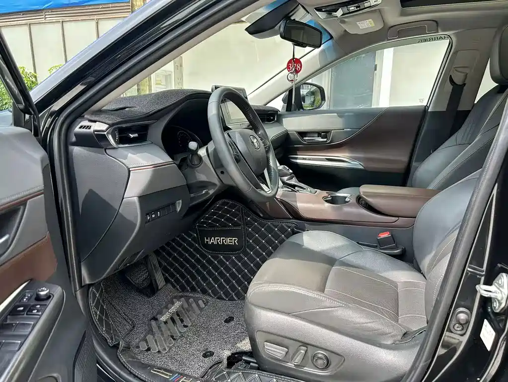 Toyota Harrier — фото 4